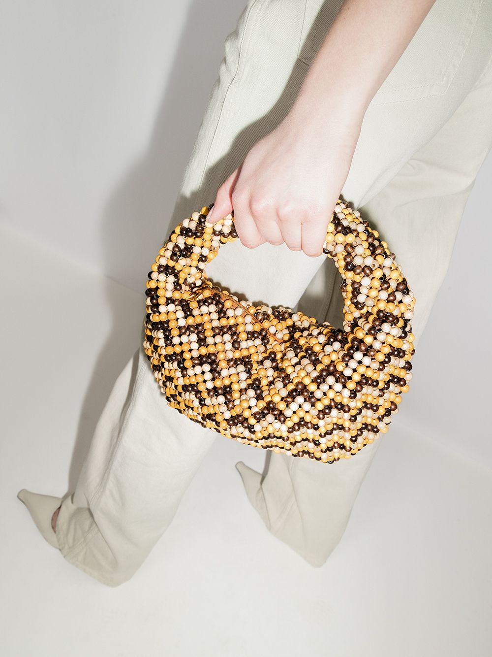 фото Bottega veneta beaded mini jodie clutch