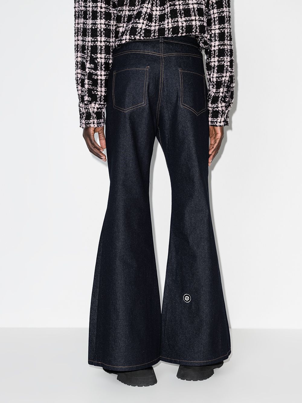 фото Duoltd расклешенные джинсы с вышивкой