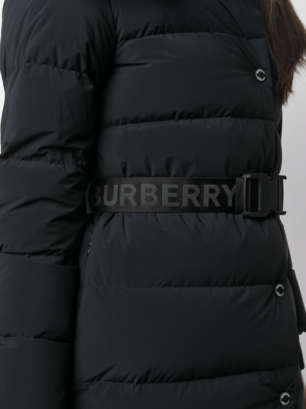 фото Burberry короткий пуховик с капюшоном и поясом