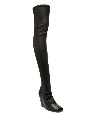 thigh-high fitted boots展示图