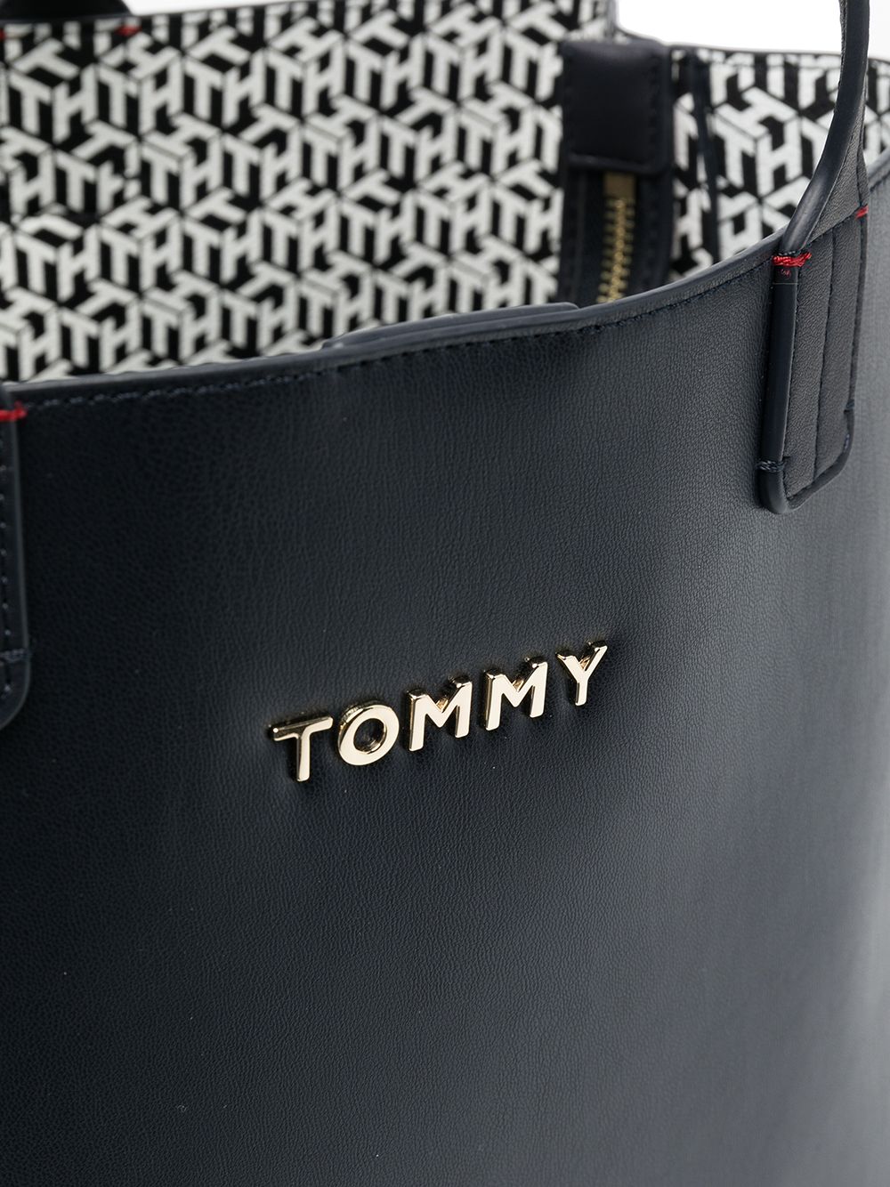 фото Tommy hilfiger сумка-тоут с металлическим логотипом