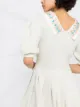 Parlor vestido con apliques de resina