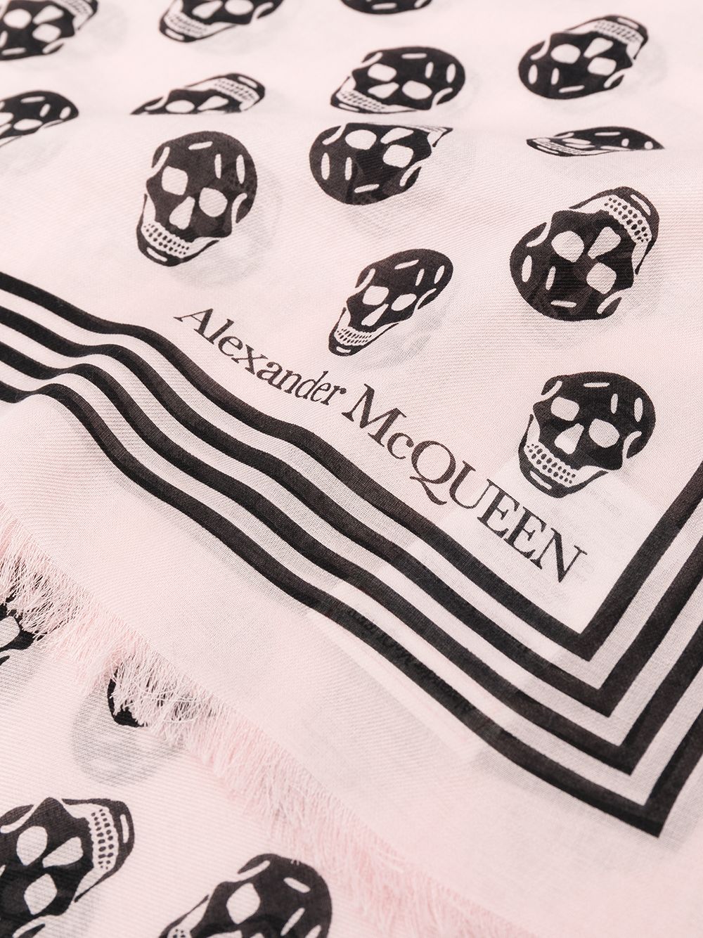 фото Alexander mcqueen платок с принтом biker skull