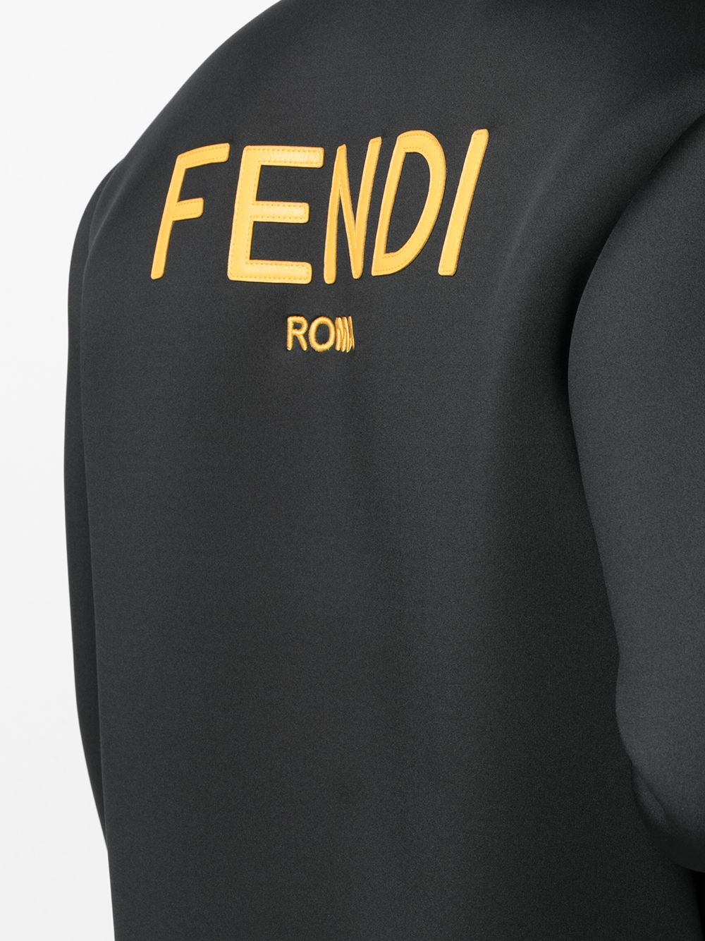 фото Fendi бомбер с логотипом