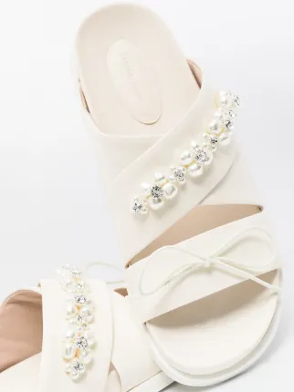 pearl-embellished leather sandals展示图