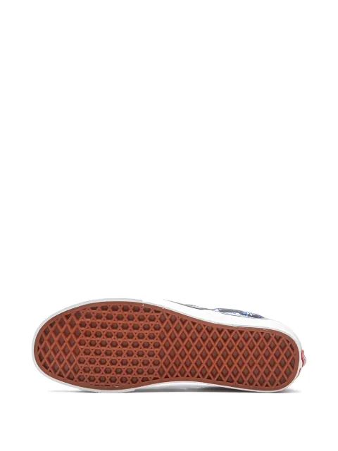 Shop Vans Classic Slip-On Flash Skulls sneakers with Express Delivery -  FARFETCH