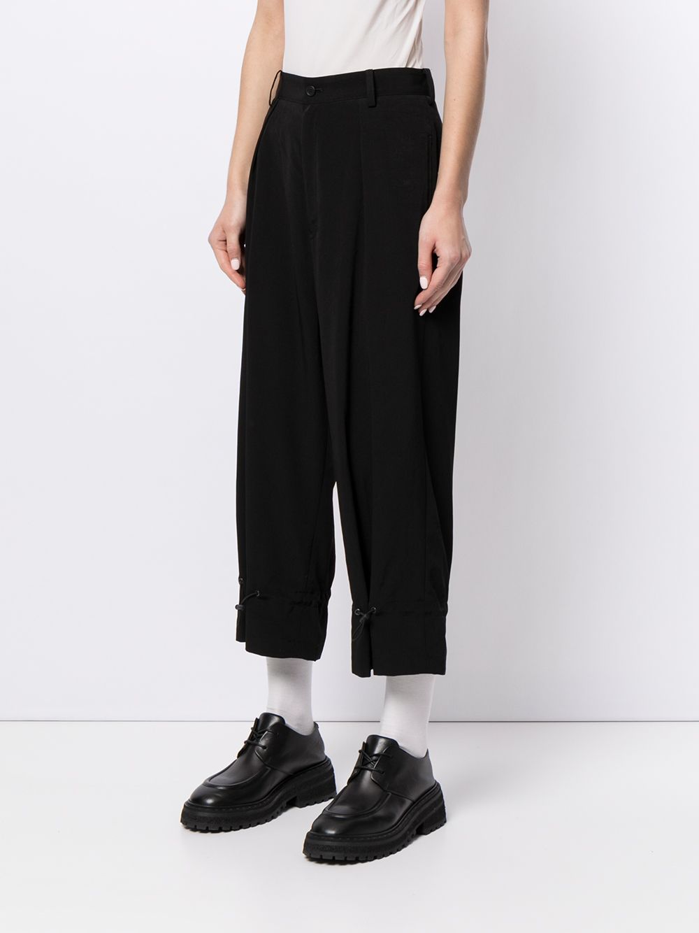 фото Yohji yamamoto укороченные брюки с кулиской