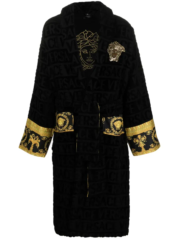 bata de hombre versace