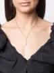 الصورة 2 من Simone Rocha قلادة بدلاية حرف W ومزينة بلؤلؤة