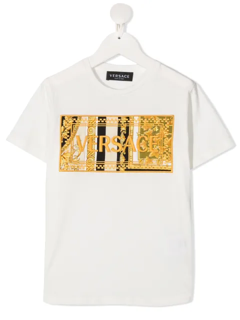 Young Versace تيشيرت مطرز بشعار الماركة 'باروكو'
