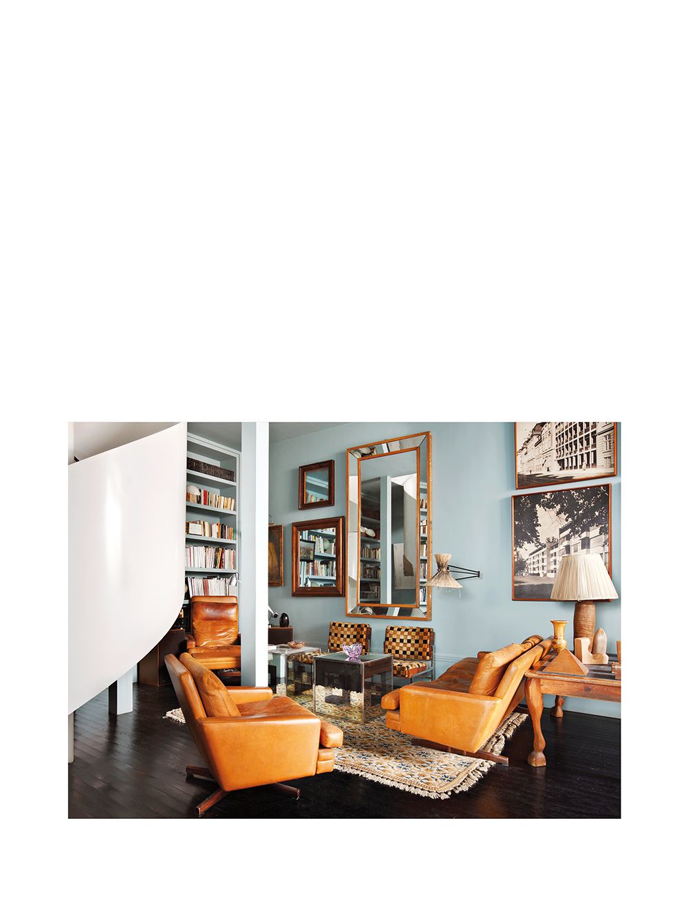 фото Phaidon press книга interiors: the greatest rooms of the century (orange edition)