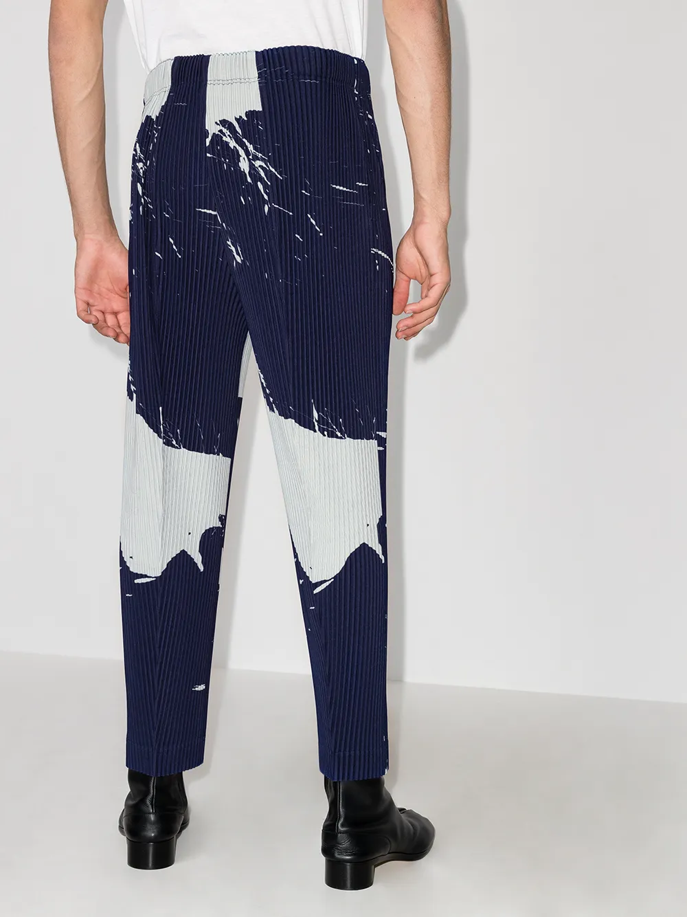 фото Homme plissé issey miyake зауженные брюки с эффектом разбрызганной краски