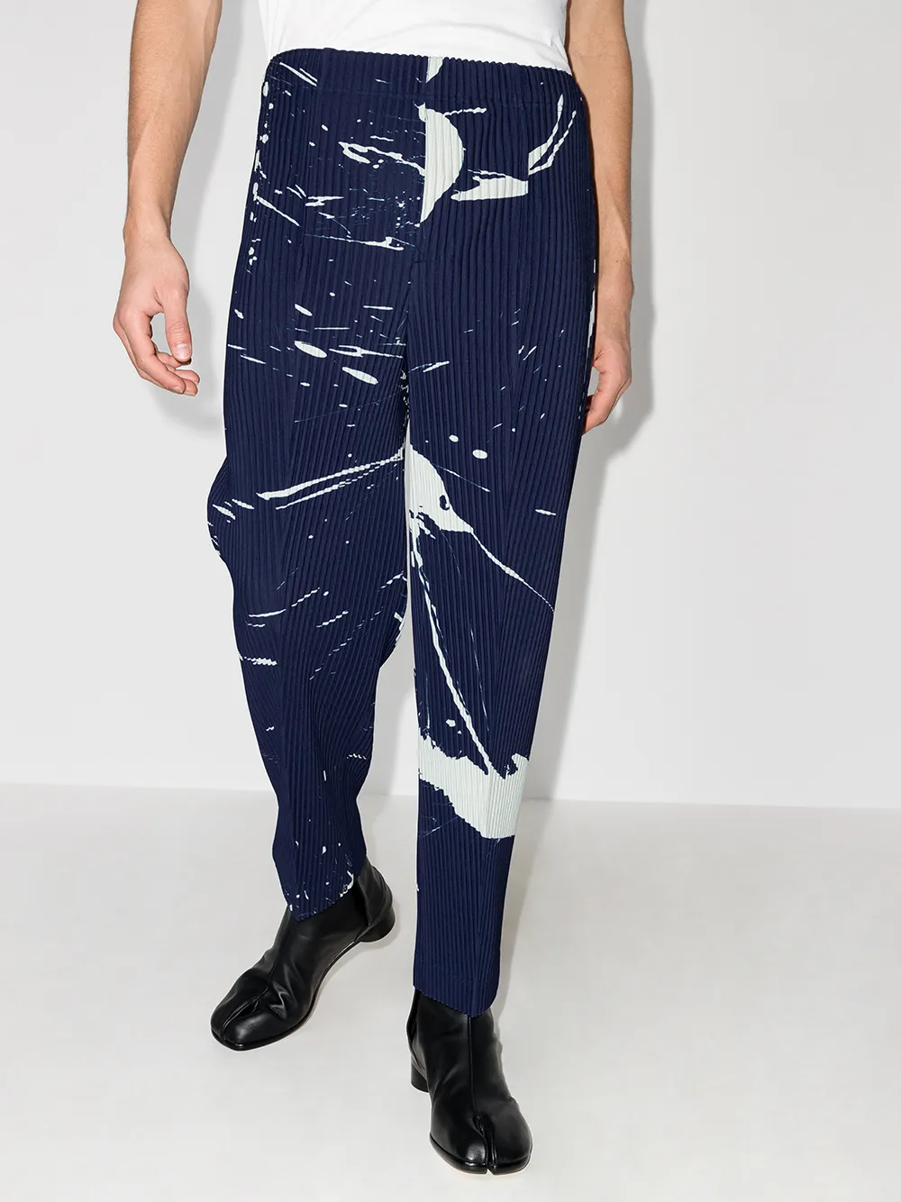 фото Homme plissé issey miyake зауженные брюки с эффектом разбрызганной краски