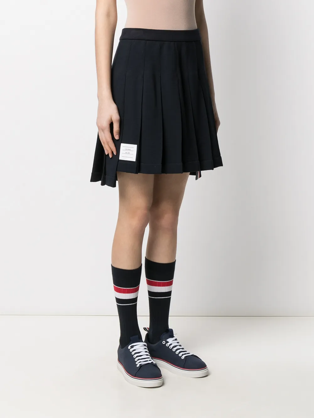 фото Thom browne юбка со складками и нашивкой-логотипом