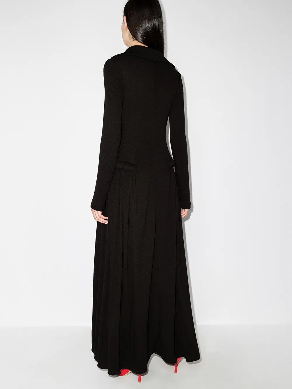 фото Bottega veneta трикотажное платье с v-образным вырезом