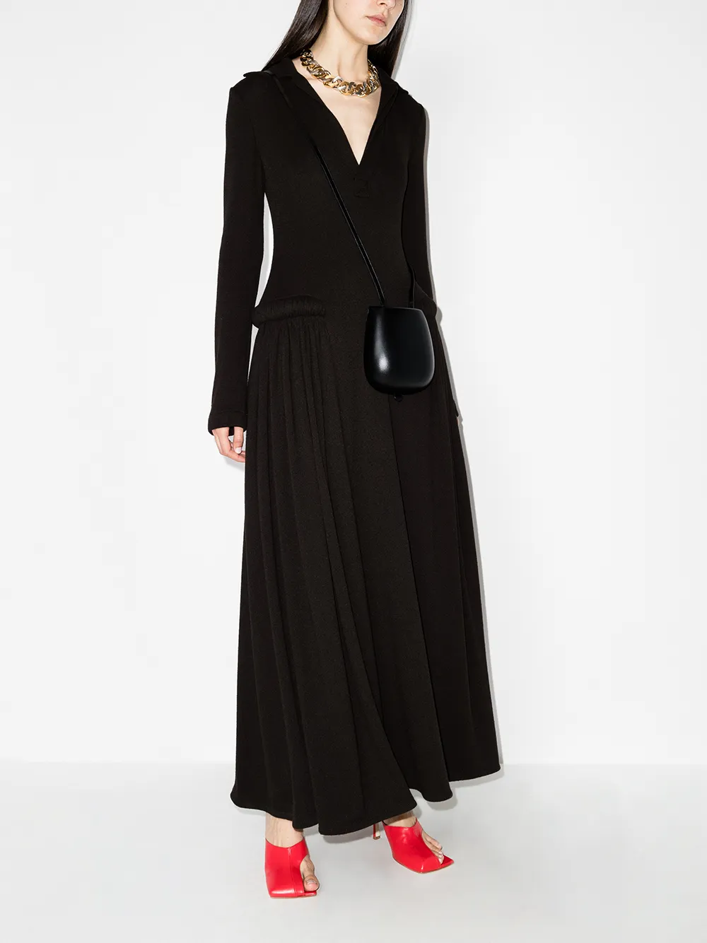 фото Bottega veneta трикотажное платье с v-образным вырезом