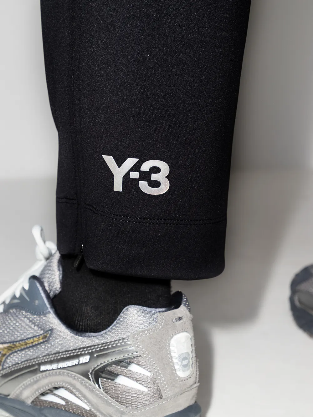 фото Y-3 спортивные брюки с кулиской и светоотражающим логотипом