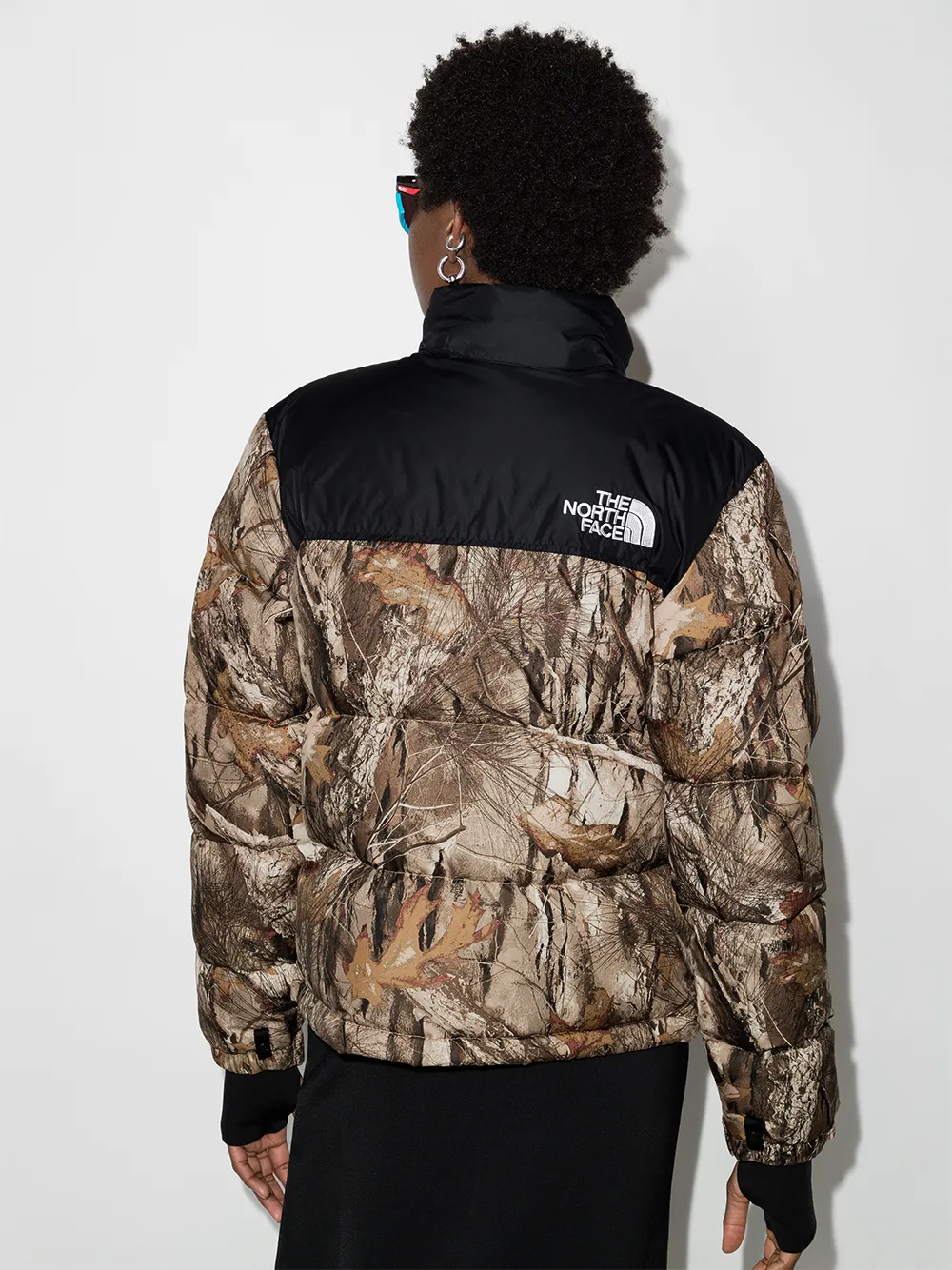 фото The north face пуховик 1996 с принтом