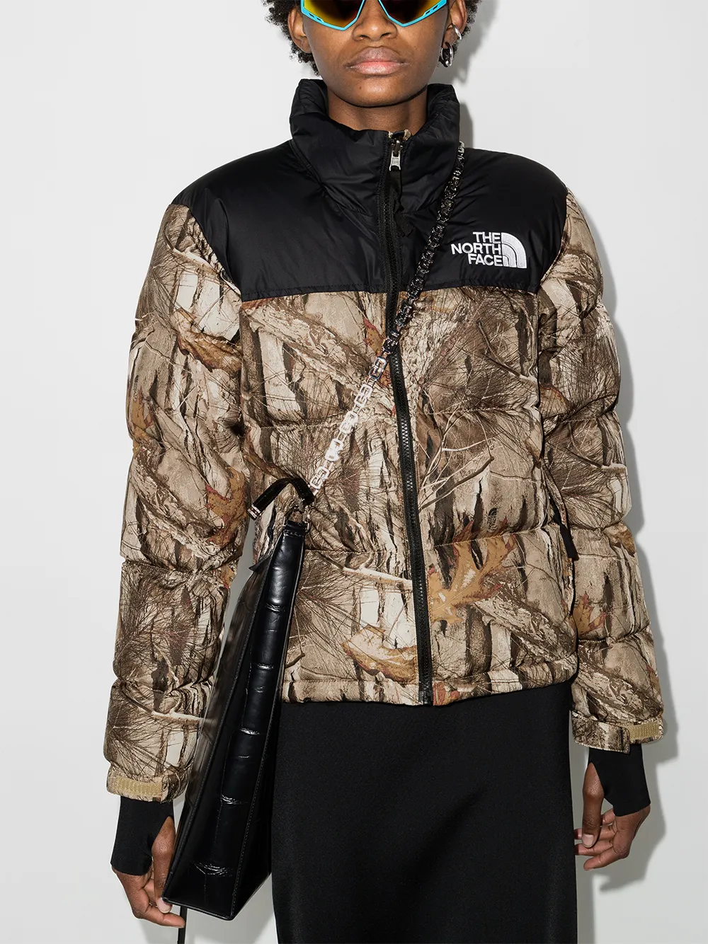 фото The north face пуховик 1996 с принтом
