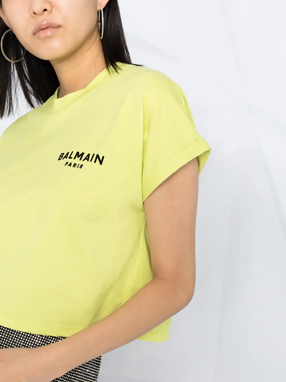 фото Balmain укороченная футболка с логотипом