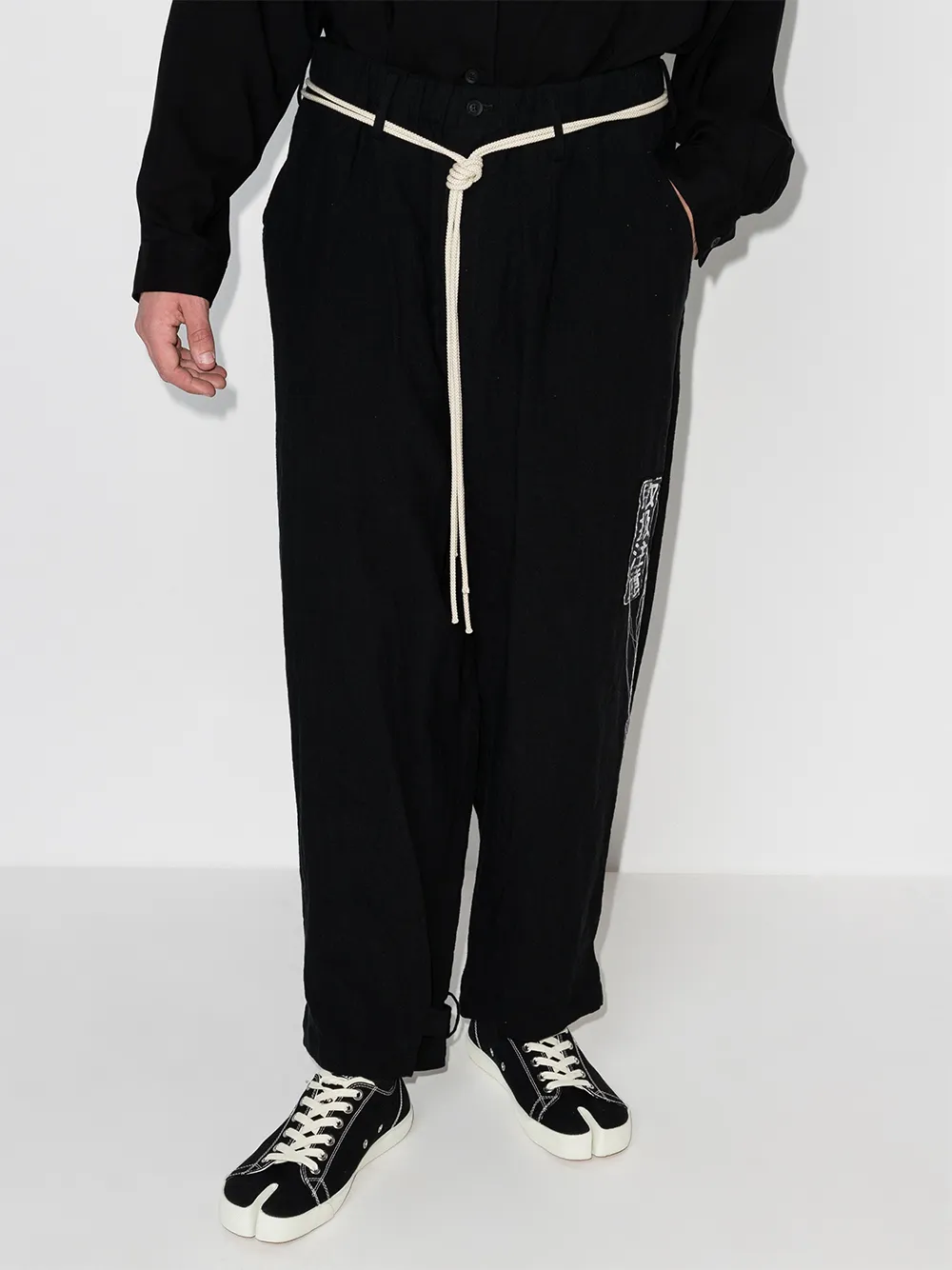 фото Yohji yamamoto брюки с низким шаговым швом и завязками