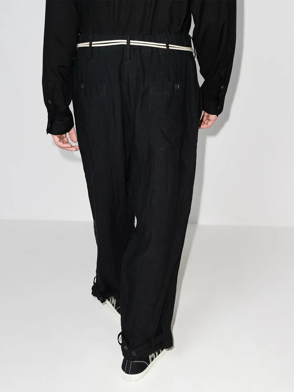 фото Yohji yamamoto брюки с низким шаговым швом и завязками