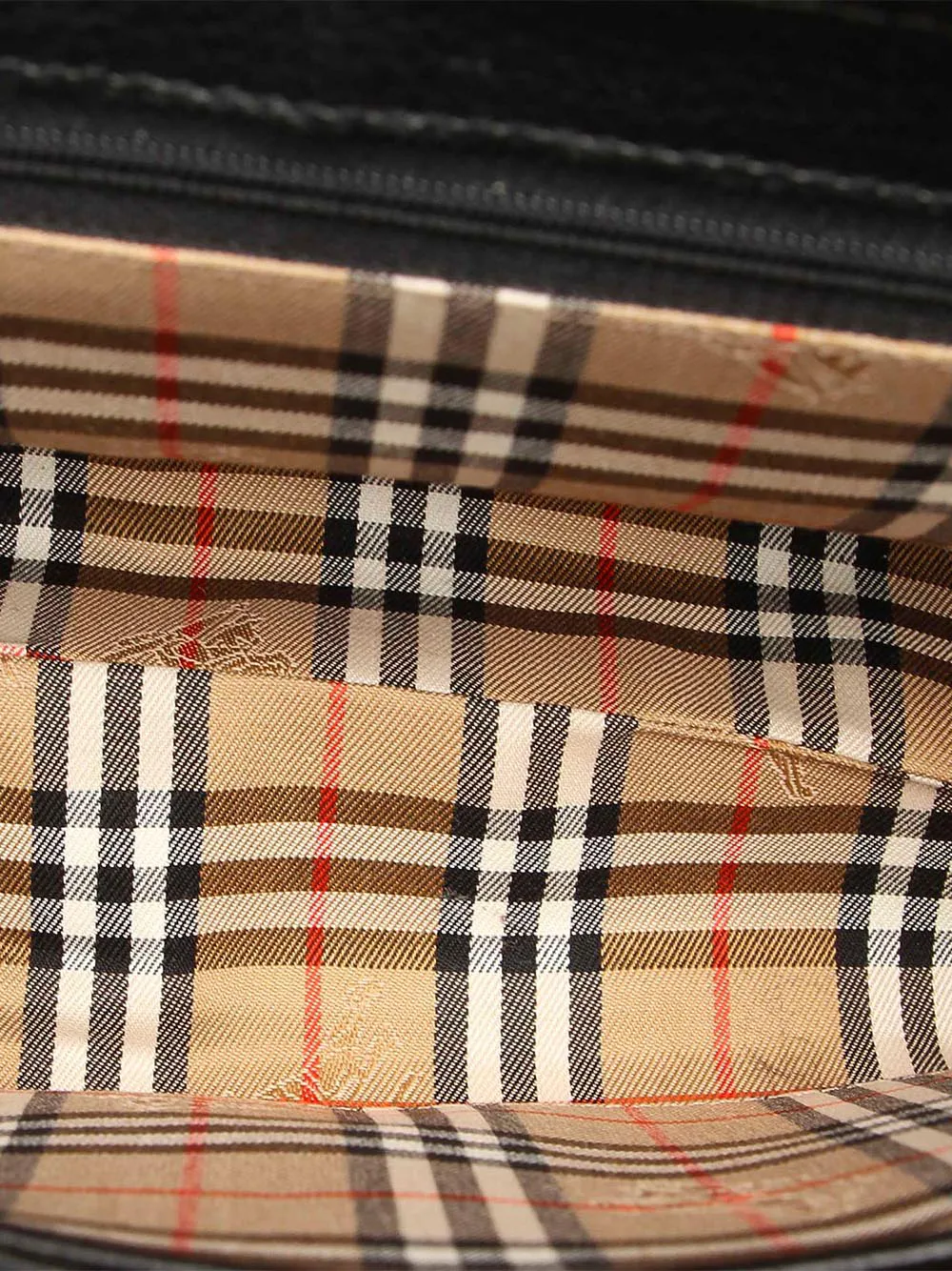 фото Burberry pre-owned сумка на плечо с тисненым логотипом