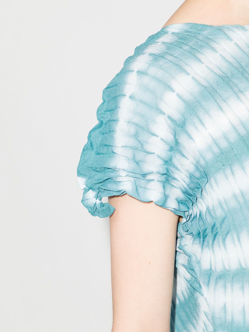 фото Issey miyake плиссированная футболка shibori асимметричного кроя