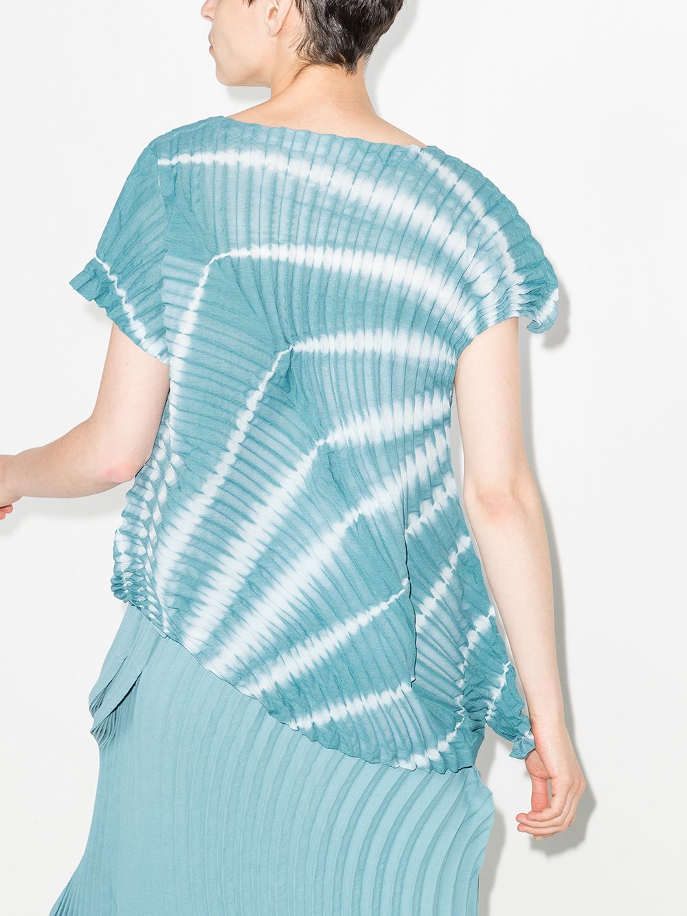 фото Issey miyake плиссированная футболка shibori асимметричного кроя