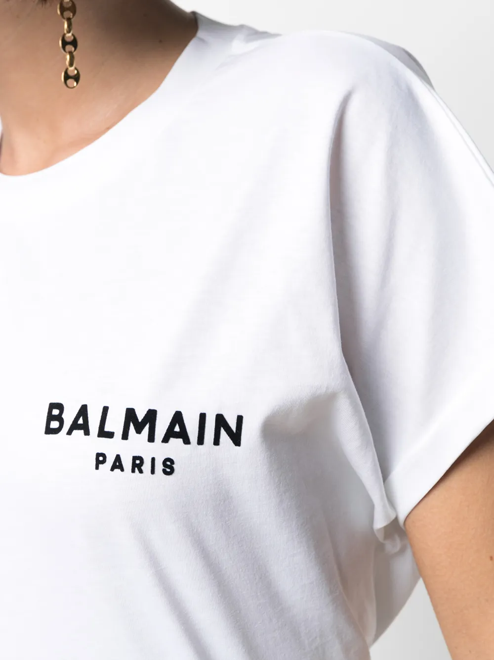 фото Balmain укороченная футболка с вышитым логотипом