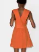 USISI SISTER Vestido gola V sem mangas com cinto