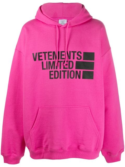 Shop VETEMENTS oversized logo-print hoodie with Express Delivery - FARFETCH