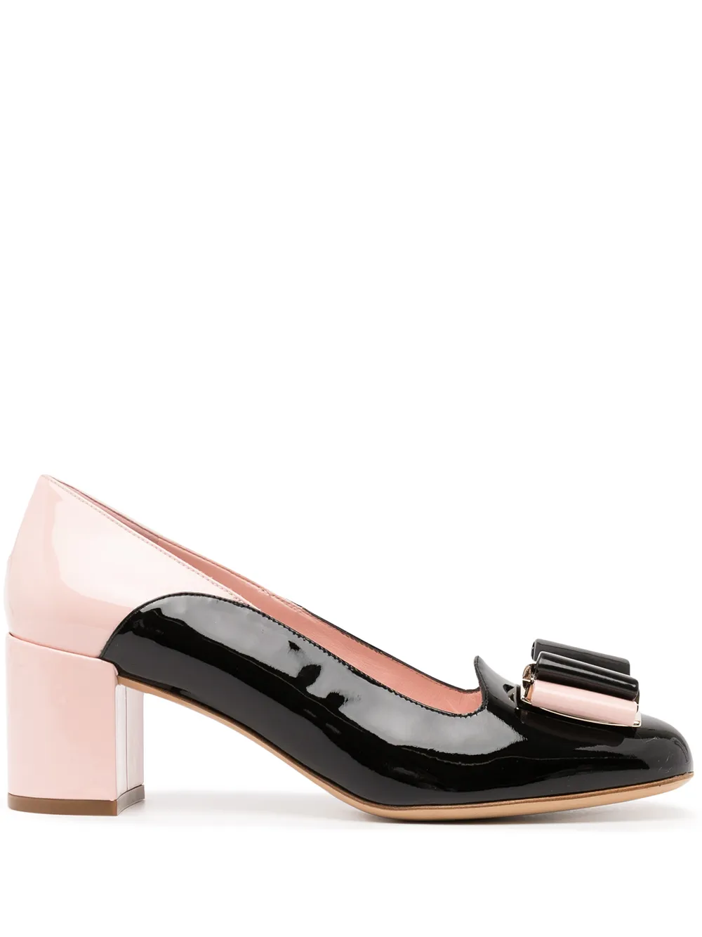 Обувь ferragamo 2019 года. Туфли salvatore ferragamo с контрастным каблуком. Туфли salvatore ferragamo. Туфли сальваторе феррагамо. Туфли ferragamo женские.