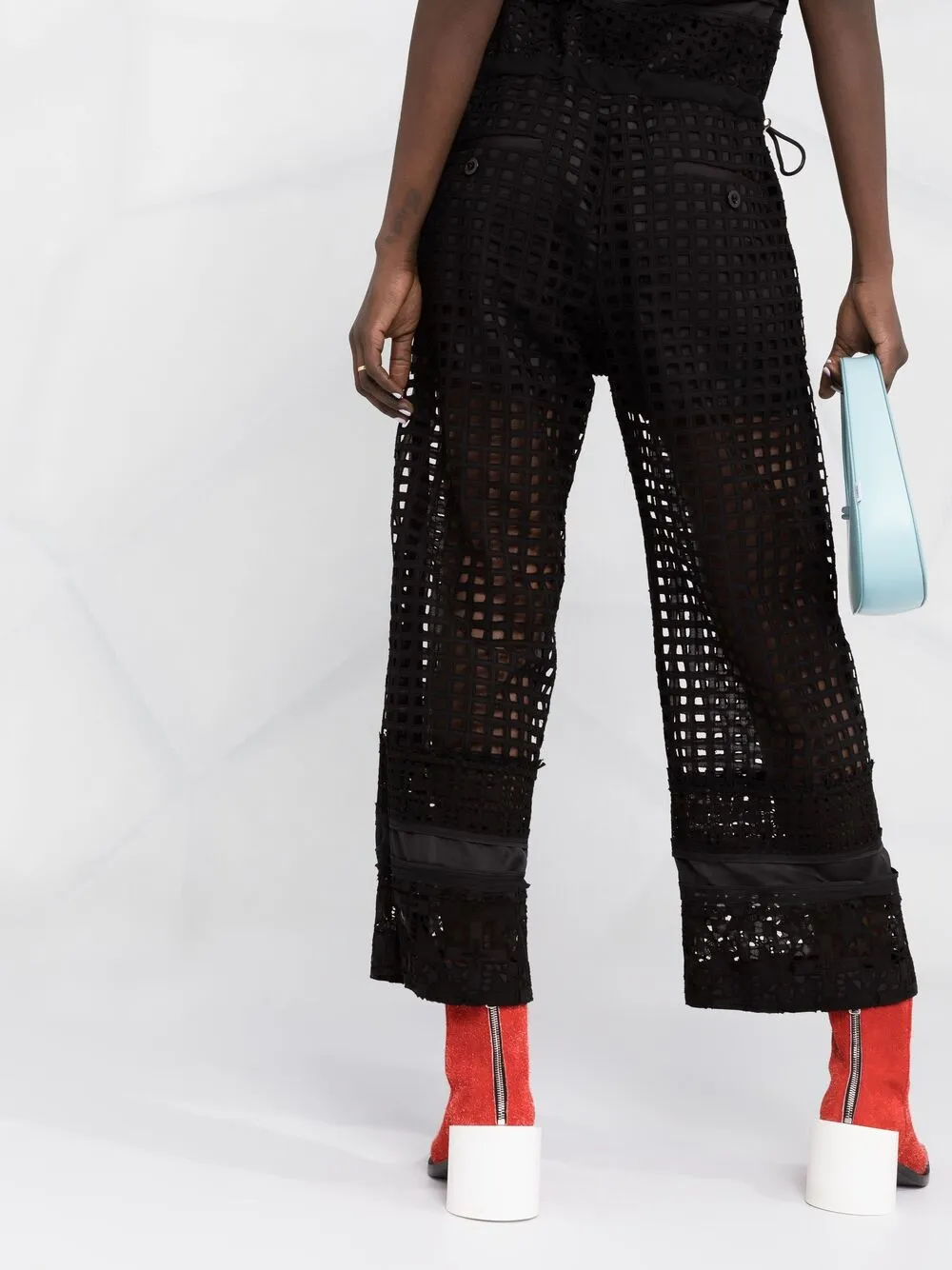 фото Sacai комбинезон с английской вышивкой