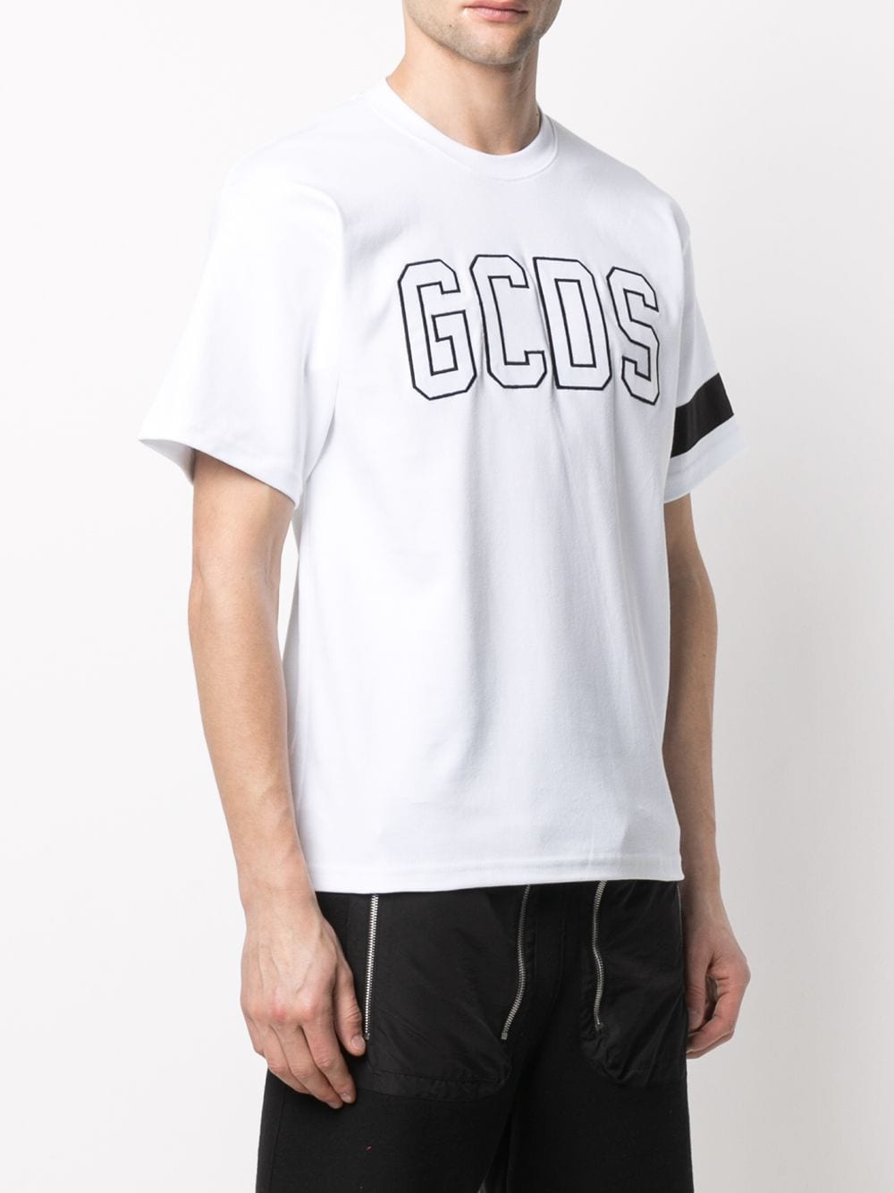 Shop Gcds embroidered-logo cotton T-shirt with Express Delivery - FARFETCH