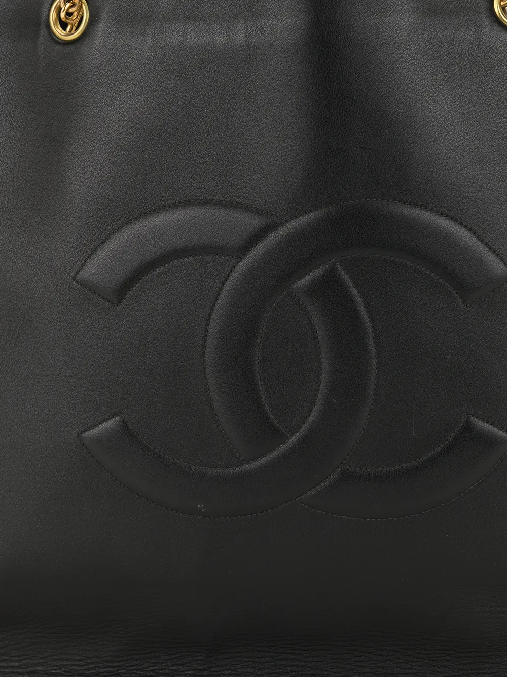 фото Chanel pre-owned сумка-тоут jumbo xl 1997-го года с логотипом cc