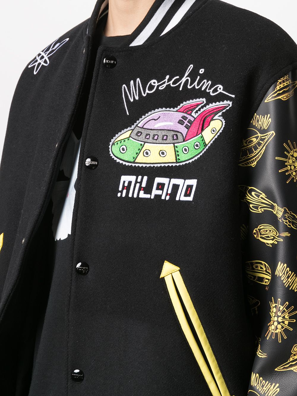 фото Moschino бомбер с принтом