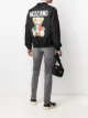 Изображение 2 из Moschino бомбер с принтом Teddy