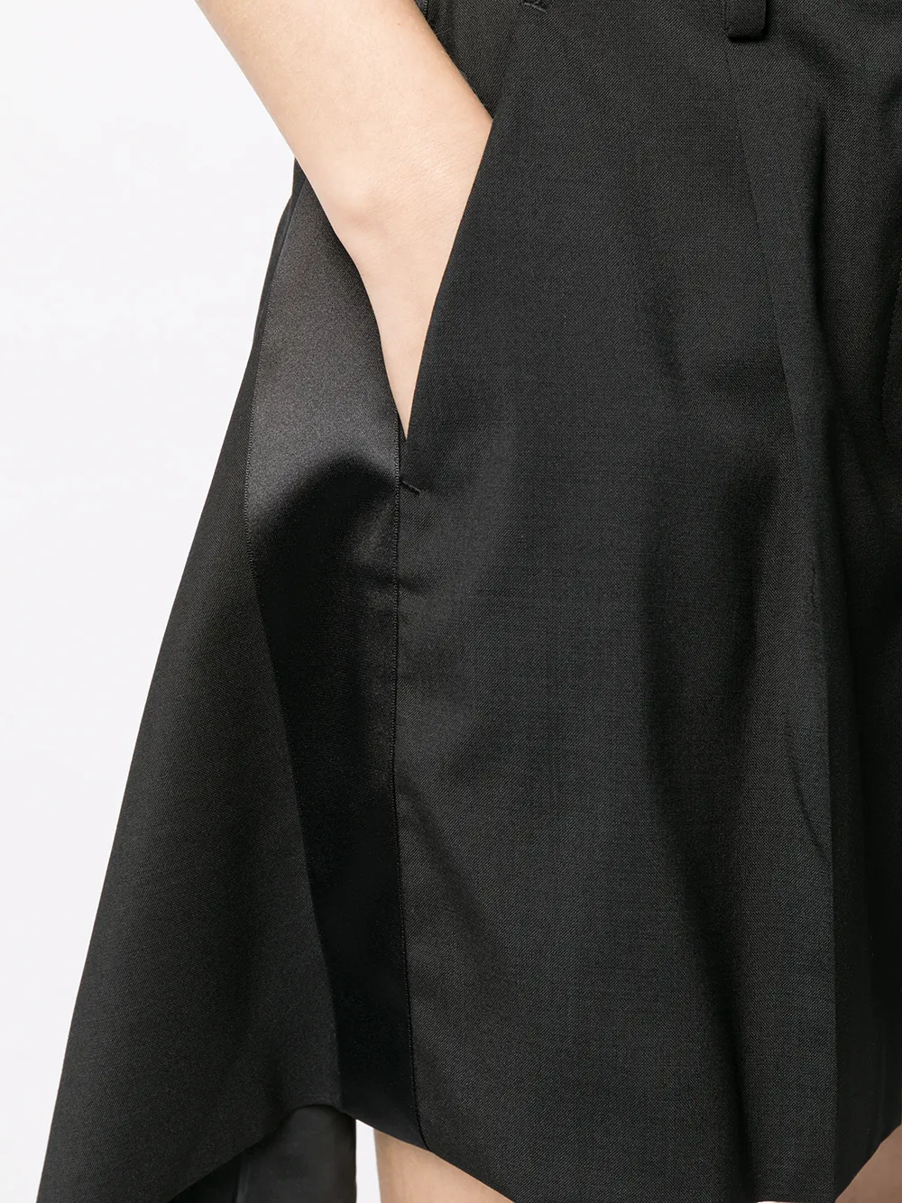 фото Sacai шорты асимметричного кроя