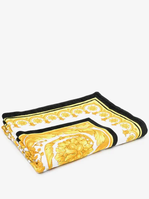 Versace barockmönstrad strandhandduk