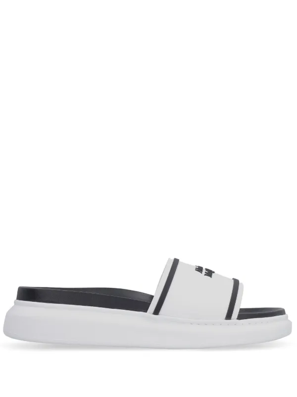 Alexander McQueen ロゴサンダル Alexander McQueen ロゴ サンダル | ブラック | FARFETCH JP