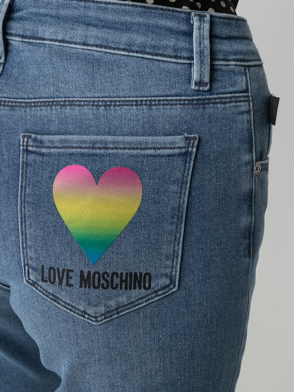 фото Love moschino укороченные расклешенные джинсы средней посадки