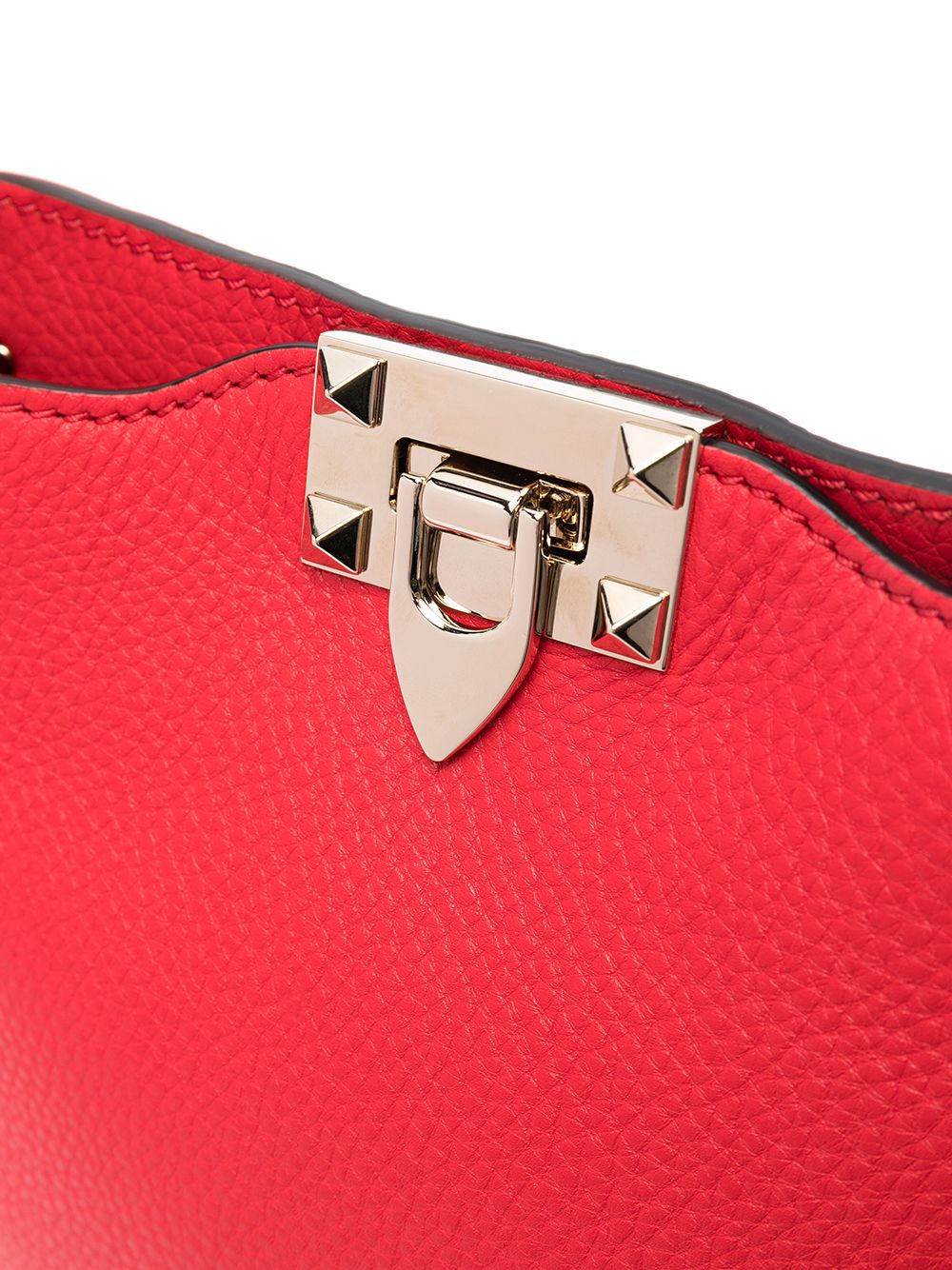 фото Valentino garavani rockstud-embellished shoulder bag