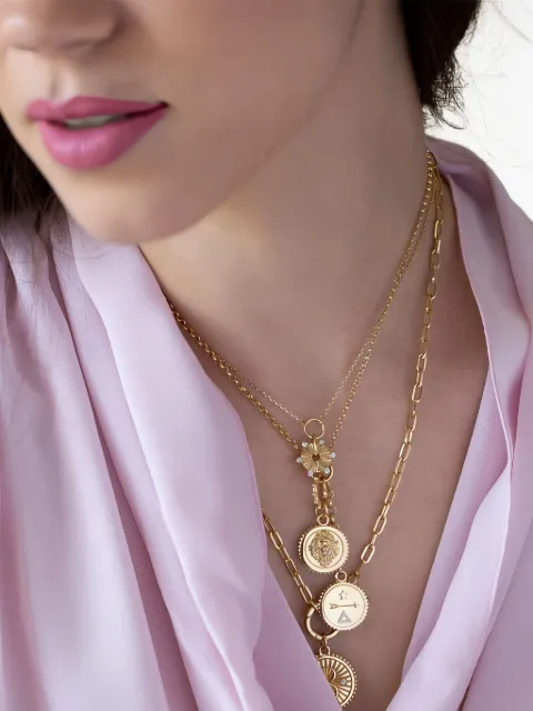 Foundrae 18K yellow gold Strength Medium Medallion diamond pendant