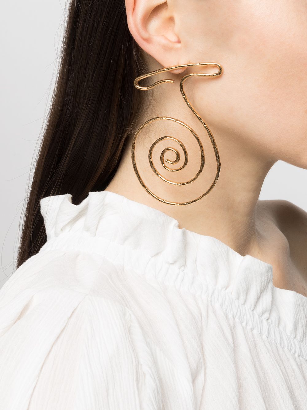 фото Jacquemus асимметричные серьги la spirale