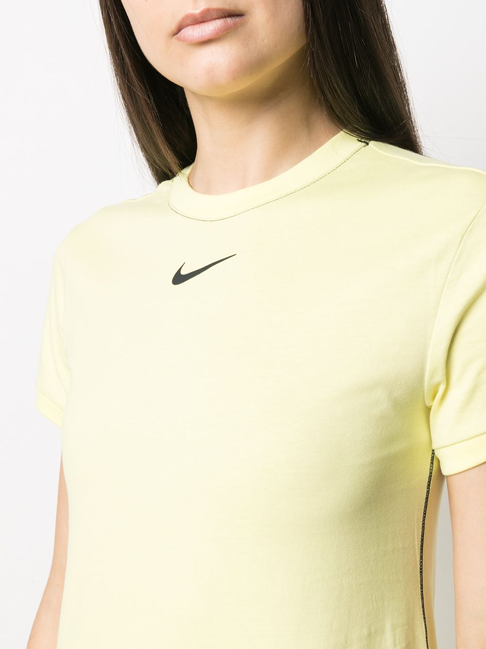 фото Nike платье макси с вышитым логотипом и короткими рукавами