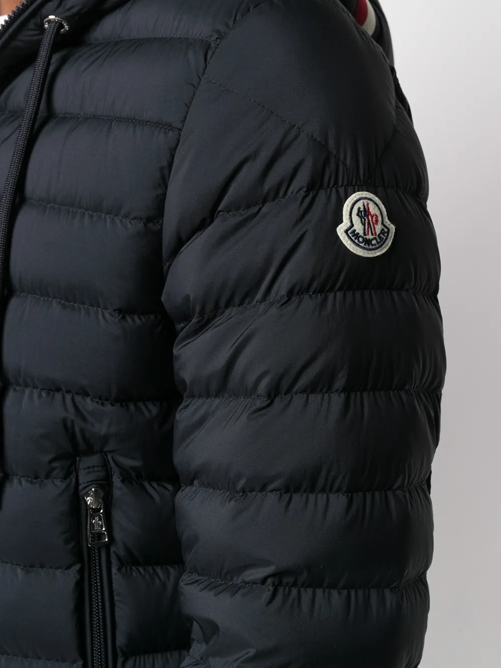 фото Moncler пуховик на молнии с полосками