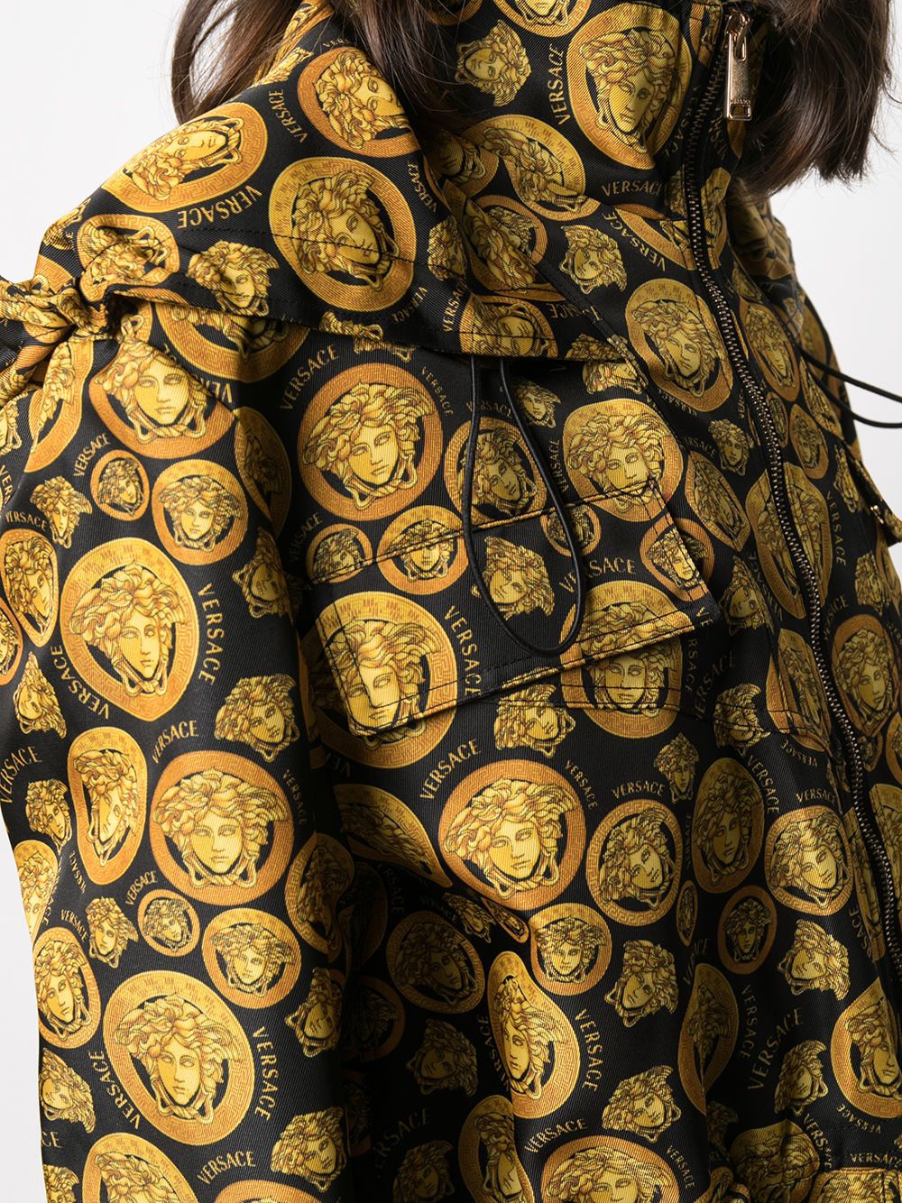фото Versace куртка с капюшоном и принтом medusa
