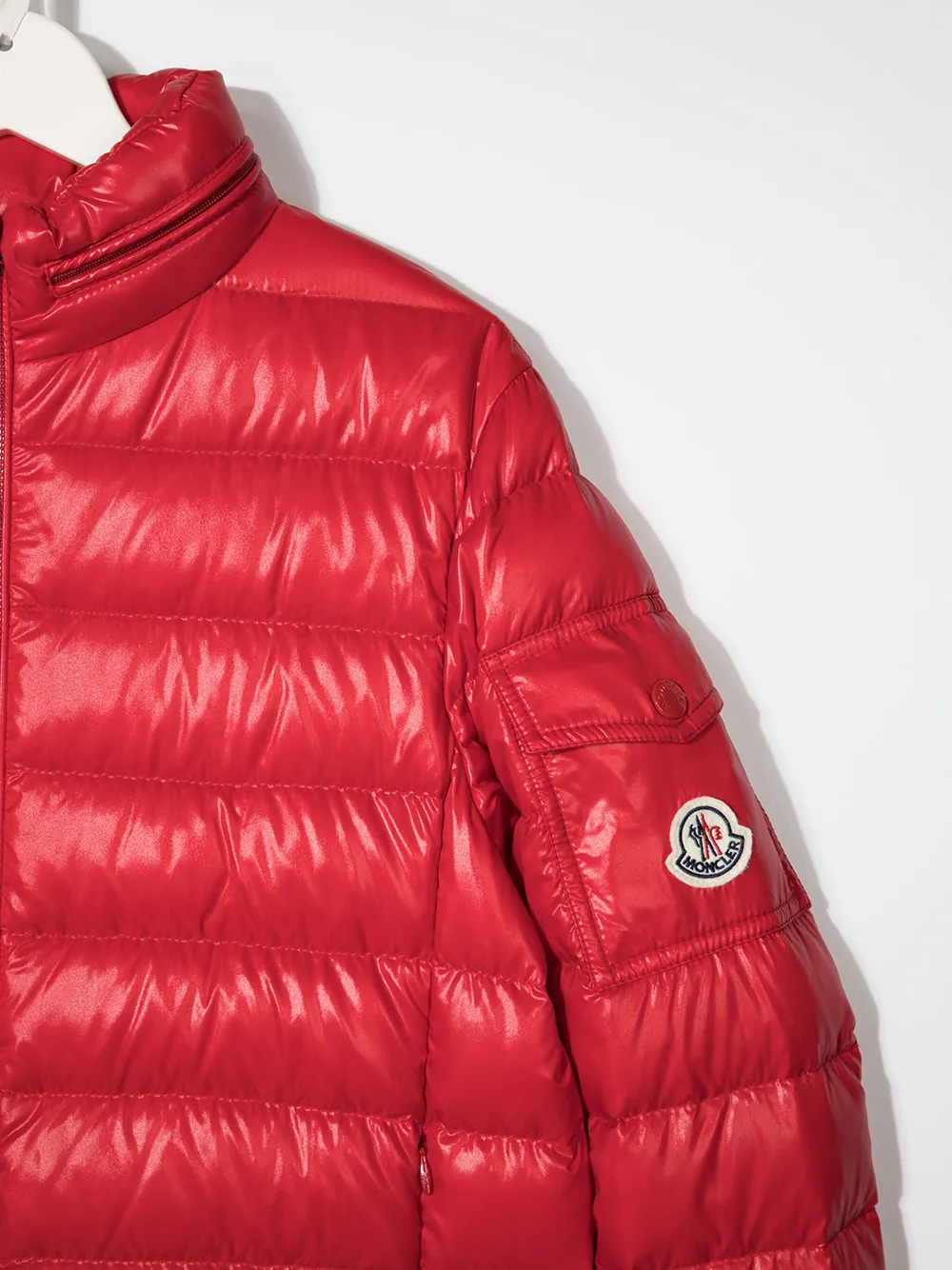 фото Moncler enfant пуховик с нашивкой-логотипом