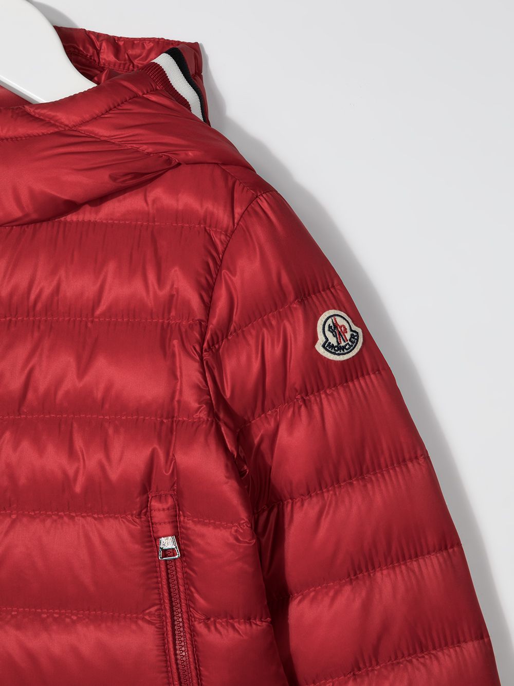 фото Moncler enfant пуховик с нашивкой-логотипом